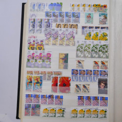 Lot de timbres d'Etats-Unis oblitérés en un deux albums.