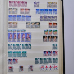 Lot de timbres d'Etats-Unis oblitérés en un deux albums.