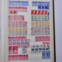 Lot de timbres d'Etats-Unis oblitérés en un deux albums.