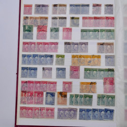Lot de timbres d'Etats-Unis oblitérés en un deux albums.