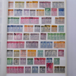 Lot de timbres d'Etats-Unis oblitérés en un deux albums.