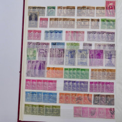 Lot de timbres d'Etats-Unis oblitérés en un deux albums.