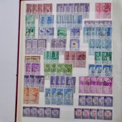 Lot de timbres d'Etats-Unis oblitérés en un deux albums.