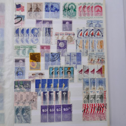 Lot de timbres d'Etats-Unis oblitérés en un deux albums.