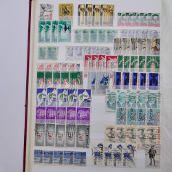 Lot de timbres d'Etats-Unis oblitérés en un deux albums.