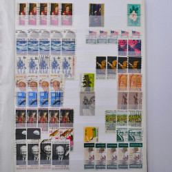 Lot de timbres d'Etats-Unis oblitérés en un deux albums.