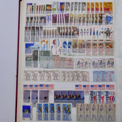 Lot de timbres d'Etats-Unis oblitérés en un deux albums.