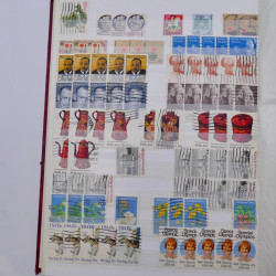 Lot de timbres d'Etats-Unis oblitérés en un deux albums.