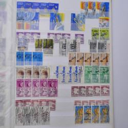 Lot de timbres d'Etats-Unis oblitérés en un deux albums.