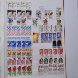 Lot de timbres d'Etats-Unis oblitérés en un deux albums.