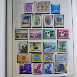 Collection timbres d'Italie 1862-2003 neufs et oblitérés en un album.