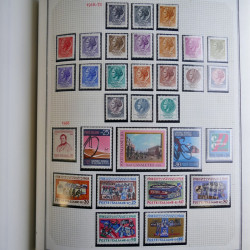 Collection timbres d'Italie 1862-2003 neufs et oblitérés en un album.