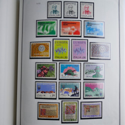 Collection timbres d'Italie 1862-2003 neufs et oblitérés en un album.