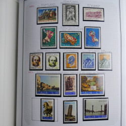 Collection timbres d'Italie 1862-2003 neufs et oblitérés en un album.