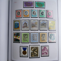 Collection timbres d'Italie 1862-2003 neufs et oblitérés en un album.