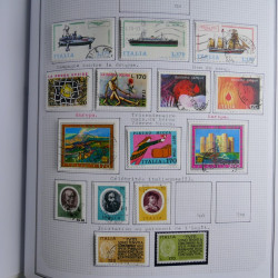 Collection timbres d'Italie 1862-2003 neufs et oblitérés en un album.