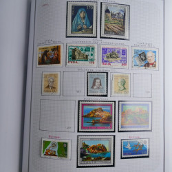 Collection timbres d'Italie 1862-2003 neufs et oblitérés en un album.