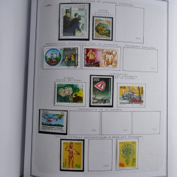 Collection timbres d'Italie 1862-2003 neufs et oblitérés en un album.