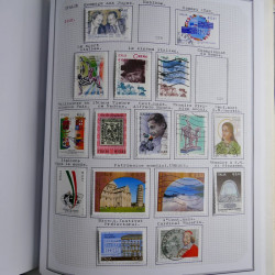 Collection timbres d'Italie 1862-2003 neufs et oblitérés en un album.