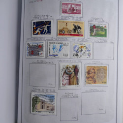 Collection timbres d'Italie 1862-2003 neufs et oblitérés en un album.