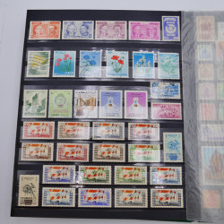 Lot de timbres de Liban neufs et oblitérés en un album.