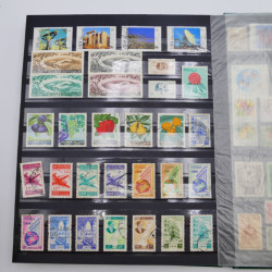 Lot de timbres de Liban neufs et oblitérés en un album.