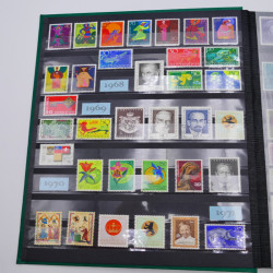 Lot de timbres de Liechtenstein et Luxembourg neufs et oblitérés en un album.