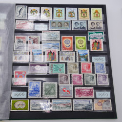 Lot de timbres de Liechtenstein et Luxembourg neufs et oblitérés en un album.