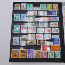 Lot de timbres de Liechtenstein et Luxembourg neufs et oblitérés en un album.