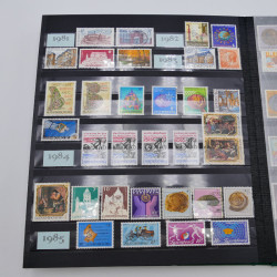 Lot de timbres de Liechtenstein et Luxembourg neufs et oblitérés en un album.