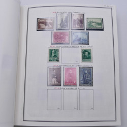 Collection timbres de Belgique, Pays Bas, Luxembourg en un album.