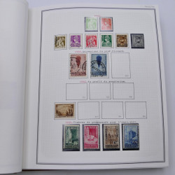 Collection timbres de Belgique, Pays Bas, Luxembourg en un album.