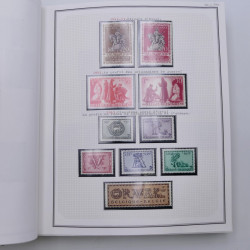 Collection timbres de Belgique, Pays Bas, Luxembourg en un album.