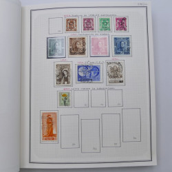 Collection timbres de Belgique, Pays Bas, Luxembourg en un album.