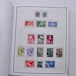 Collection timbres de Belgique, Pays Bas, Luxembourg en un album.