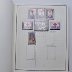 Collection timbres de Belgique, Pays Bas, Luxembourg en un album.