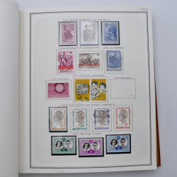 Collection timbres de Belgique, Pays Bas, Luxembourg en un album.