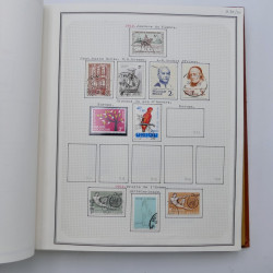 Collection timbres de Belgique, Pays Bas, Luxembourg en un album.