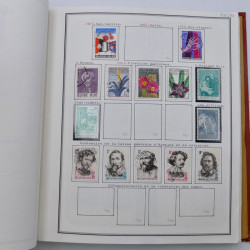 Collection timbres de Belgique, Pays Bas, Luxembourg en un album.