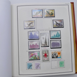 Collection timbres de Belgique, Pays Bas, Luxembourg en un album.