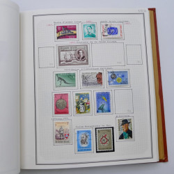 Collection timbres de Belgique, Pays Bas, Luxembourg en un album.