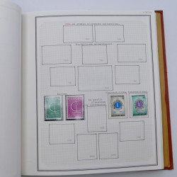 Collection timbres de Belgique, Pays Bas, Luxembourg en un album.