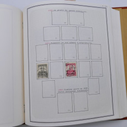 Collection timbres de Belgique, Pays Bas, Luxembourg en un album.