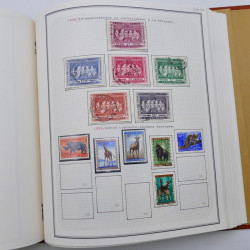 Collection timbres de Belgique, Pays Bas, Luxembourg en un album.