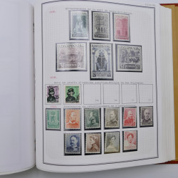 Collection timbres de Belgique, Pays Bas, Luxembourg en un album.