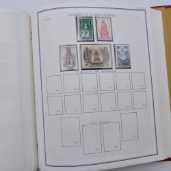 Collection timbres de Belgique, Pays Bas, Luxembourg en un album.
