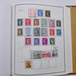 Collection timbres de Belgique, Pays Bas, Luxembourg en un album.
