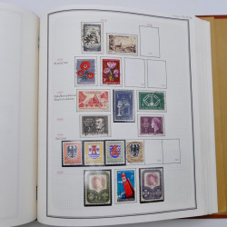 Collection timbres de Belgique, Pays Bas, Luxembourg en un album.