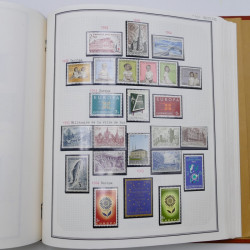 Collection timbres de Belgique, Pays Bas, Luxembourg en un album.