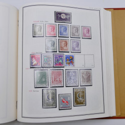 Collection timbres de Belgique, Pays Bas, Luxembourg en un album.